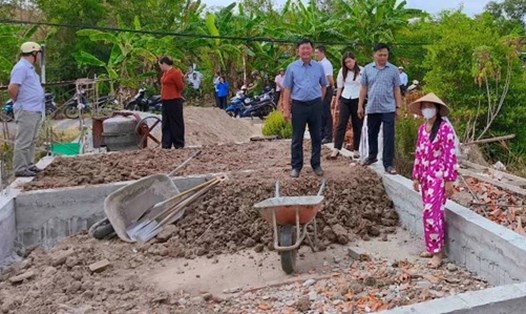 Nhiều địa phương tại Cà Mau khẩn trương thực hiện chương trình xoá nhà tạm, nhà dột nát. Ảnh: Nhật Hồ