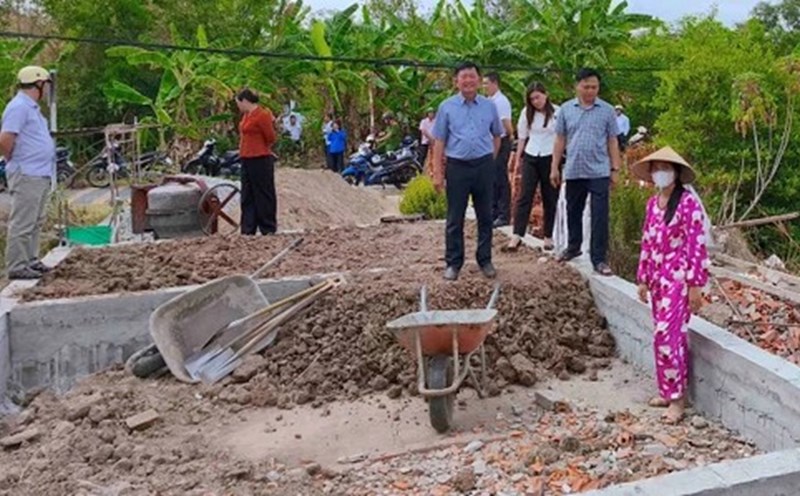 Many localities in Ca Mau urgently implement programs to eliminate temporary and dilapidated houses. Photo: Nhat Ho