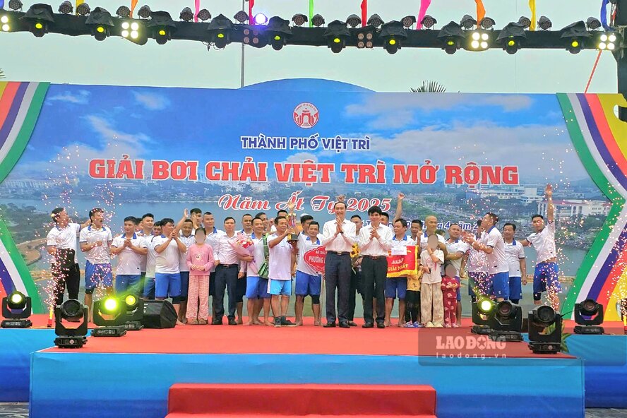 Doi thi phuong Bach Hac, thanh pho Viet Tri da xuat sac gianh giai Nhat. Anh: To Cong.