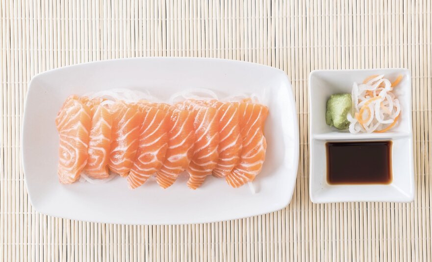 Note when making your own salmon sashimi at home. Photo: Thuy Duong