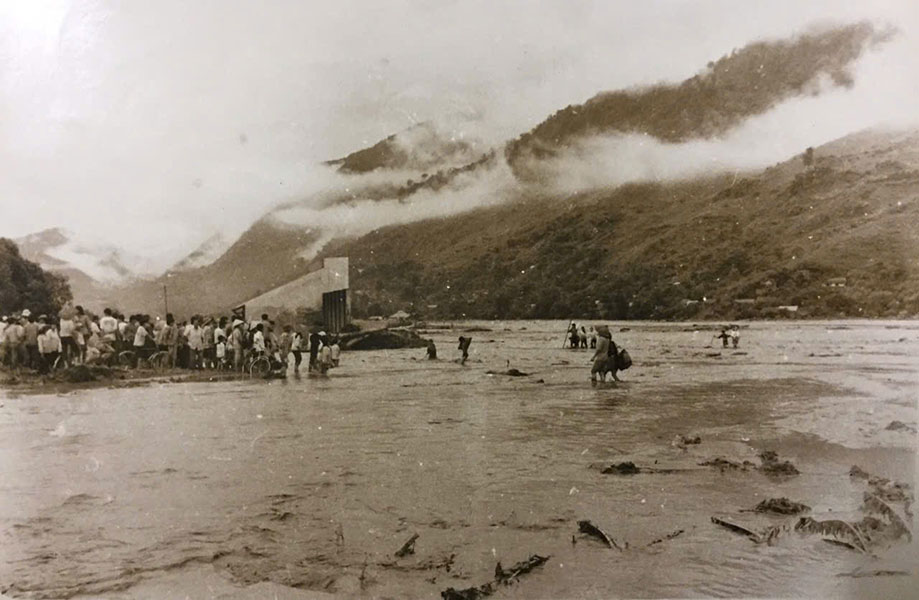 Hien tuong lu bun da (lu ong) voi suc tan pha khung khiep da ap den, quet sach gan nhu toan bo thi xa Lai Chau va cac vung lan can.