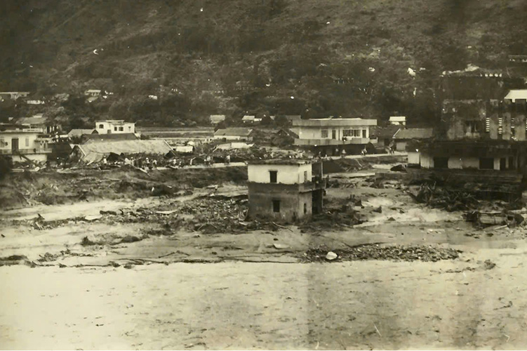 Thang 8.1996, mot tran lu quet khac cung huy hoai 13 cong trinh cong so tai thi xa Lai Chau. Cac tran lu nay nghiem trong den muc, trung tam tinh ly cua tinh Lai Chau (cu) sau do da phai di doi ve Dien Bien Phu, cach do 100km.