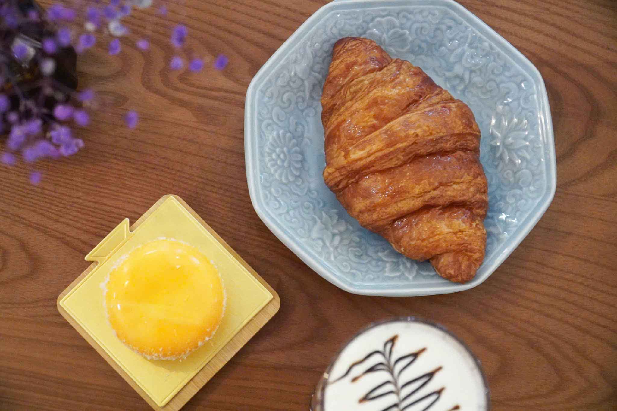 Some foods contain sweeteners that can cause migraines. Photo: Ha May