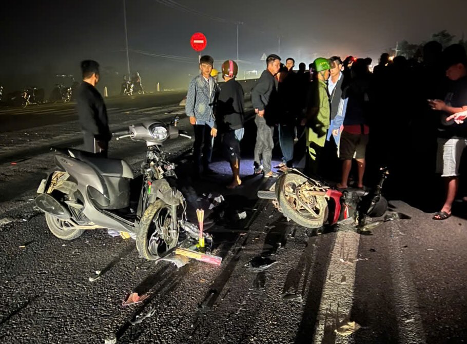 The accident on National Highway 1 killed 2 people. Photo: Ngoc Hoan