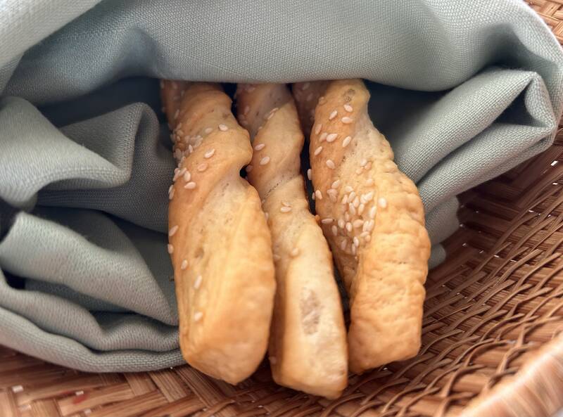 Eating banh mi properly will be good for people with diabetes. Photo: Ha May