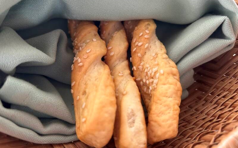 Eating banh mi properly will be good for people with diabetes. Photo: Ha May