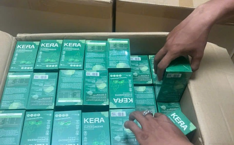 Image of the evidence of Kera vegetable candy advertised by Quang Linh Vlogs being seized by the police. Photo: Provided by the police