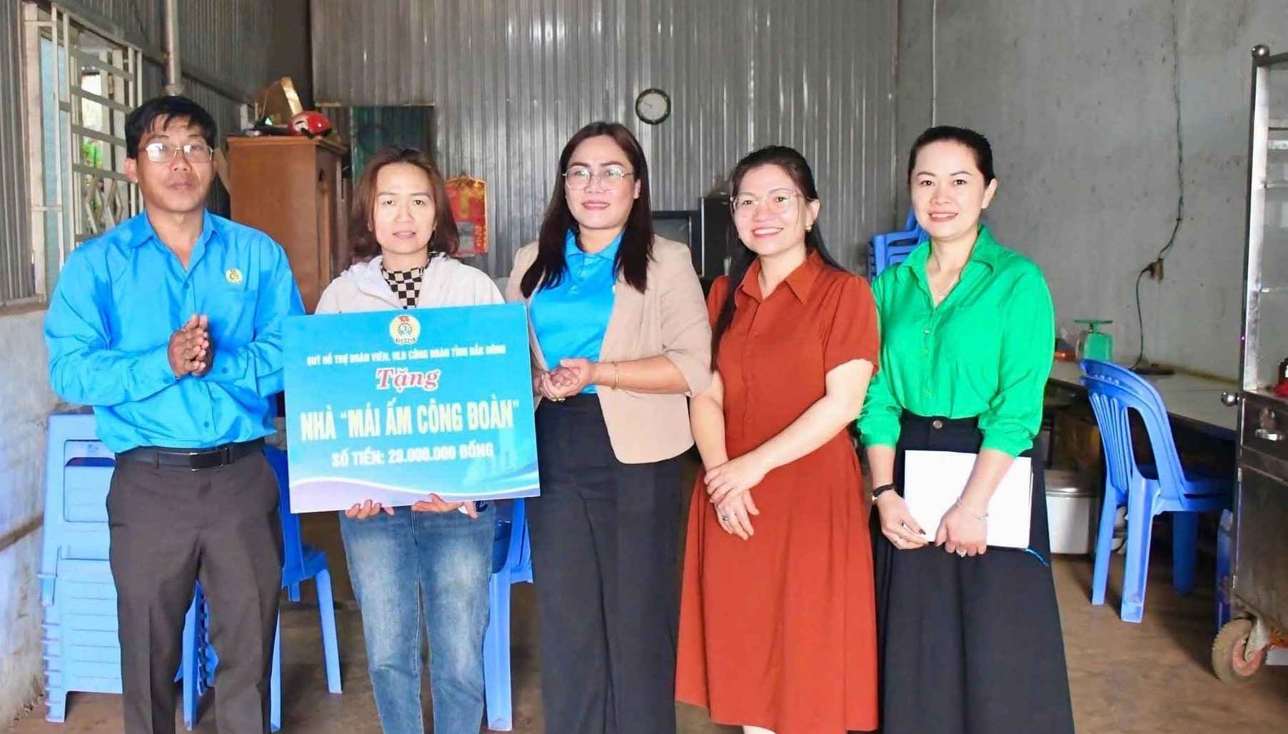 A union member in Dak Nong province was supported to build a "Union Shelter" house in 2025. Photo: Ut Nie