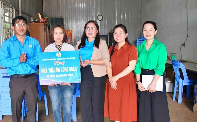 A union member in Dak Nong province was supported to build a "Union Shelter" house in 2025. Photo: Ut Nie
