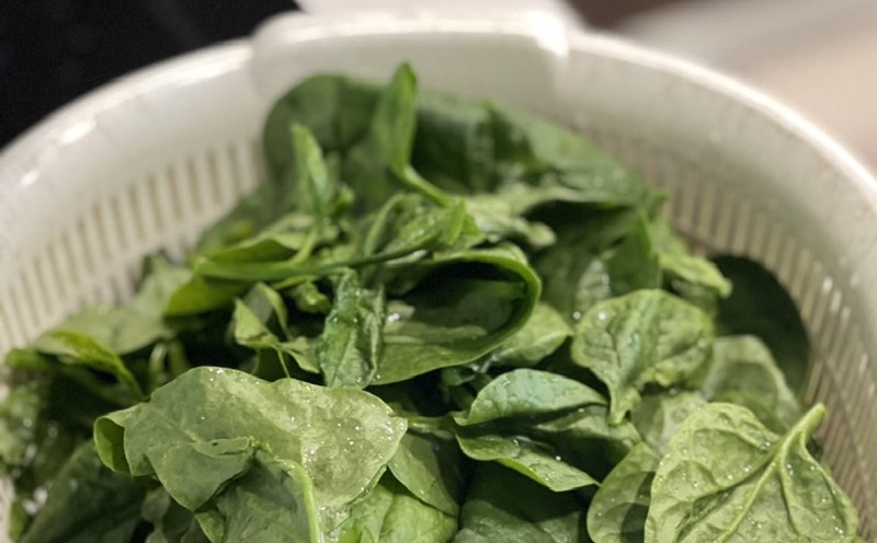 Malabar spinach is not only a rustic dish, but also a "green medicine" for people with liver problems, heartburn, and acne. Photo: Quang Minh.