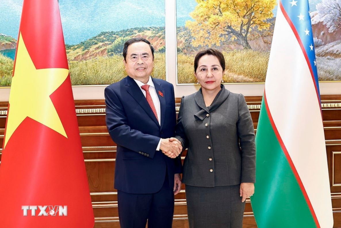 Politburo member and National Assembly Chairman Tran Thanh Man and Uzbek Senate Chairman Tanzila Narbaeva. Photo: VNA