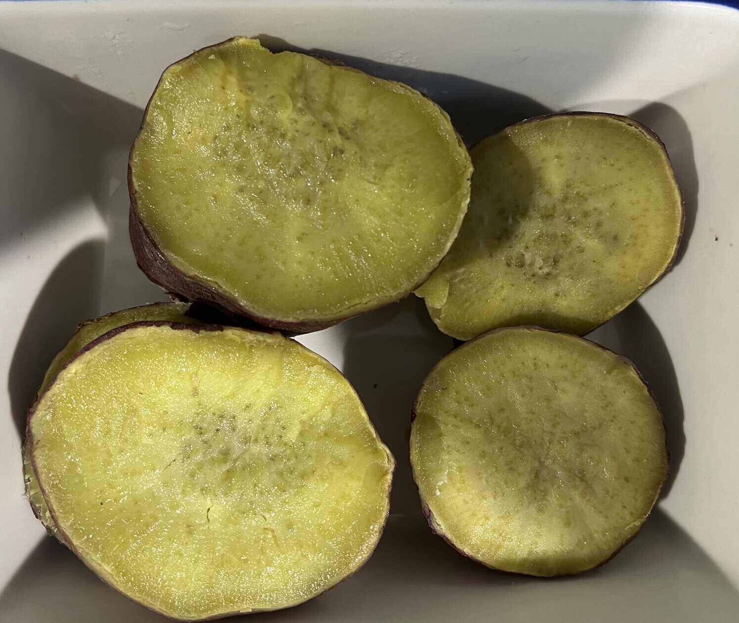 Steamed or boiled sweet potatoes have a lower glycemic index than fried or fried. Photo: Kieu Vu