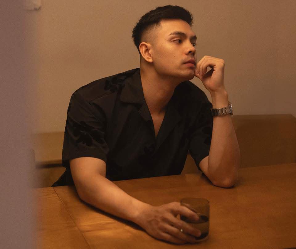 A watch is one of the indispensable accessories of men's wings. Photo: Dung