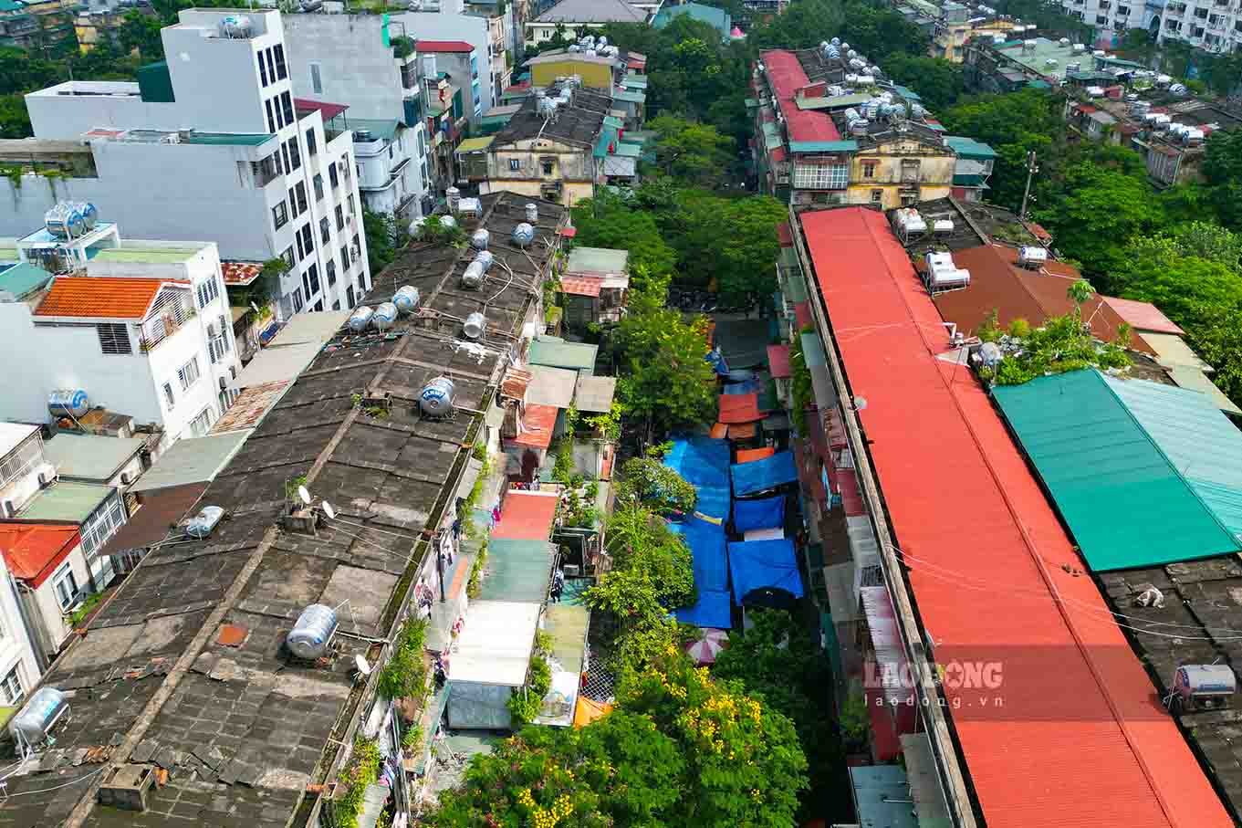 The collective houses are close together in Trung Tu collective housing area. Photo: Huu Vu
