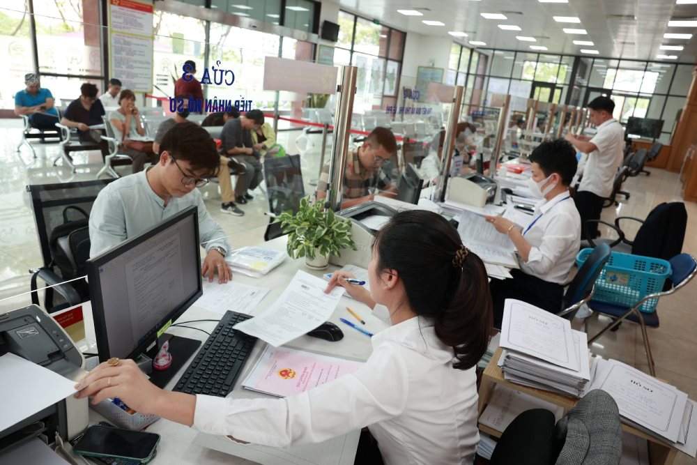 The draft Law on Cadres and Civil Servants is revised and does not continue to regulate the concept of commune-level cadres and civil servants. Illustrative photo: Hai Nguyen