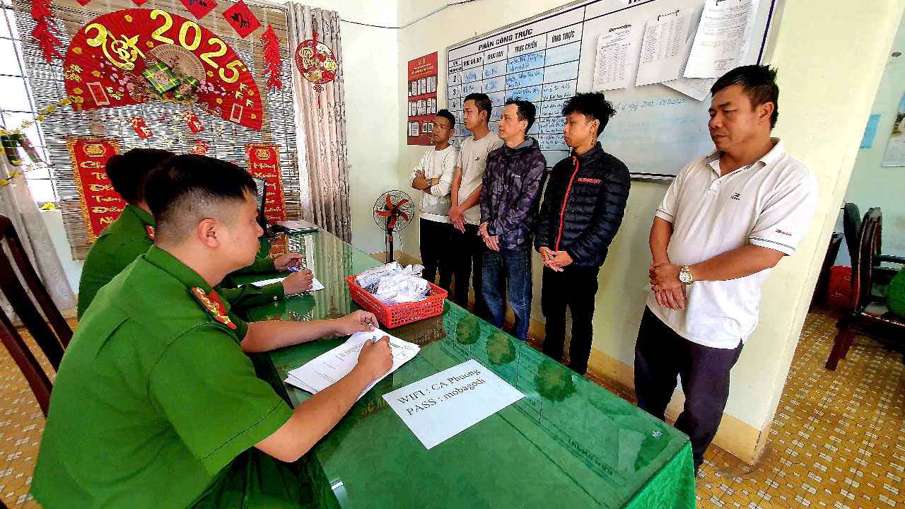 The subjects organizing gambling were discovered and handled by the authorities. Photo: Provided by the police