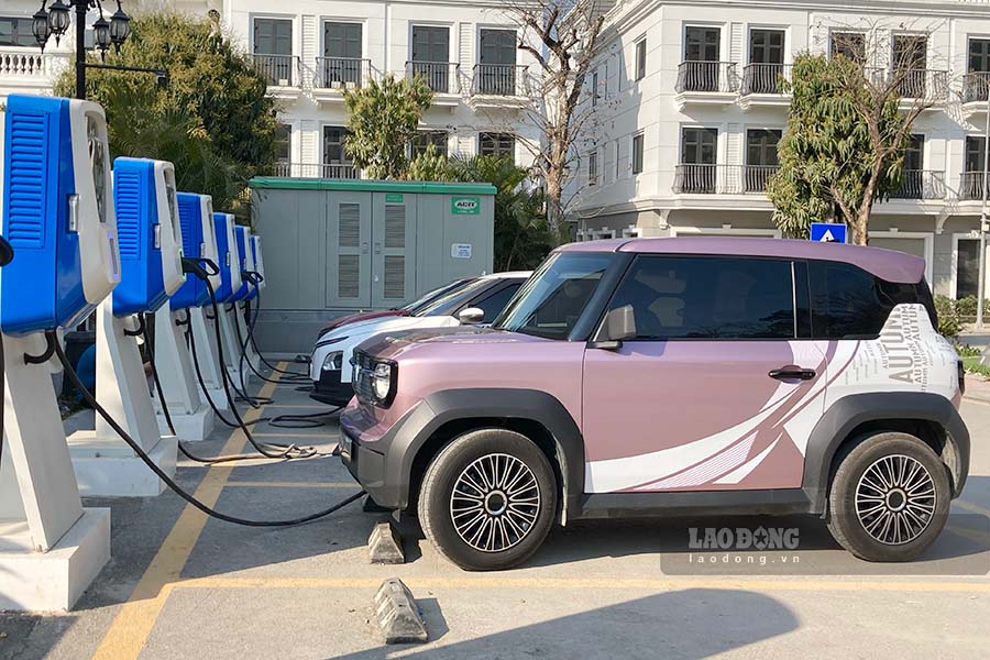 One way to identify the status of an electric vehicle is to listen to unusual sounds that the vehicle makes while operating. Photo: Lao Dong