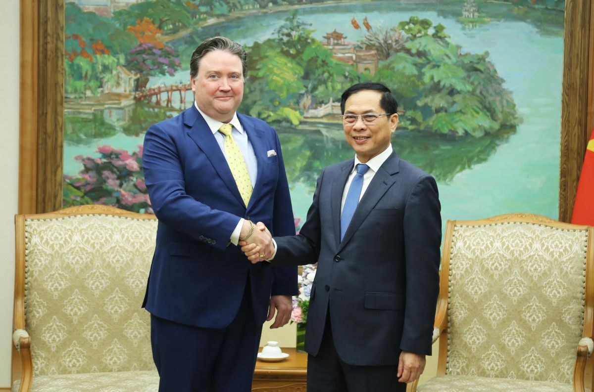 Ambassador Marc Knapper (left) said he will coordinate best to prepare for Deputy Prime Minister Ho Duc Phoc's working trip to the US. Photo: Ministry of Foreign Affairs
