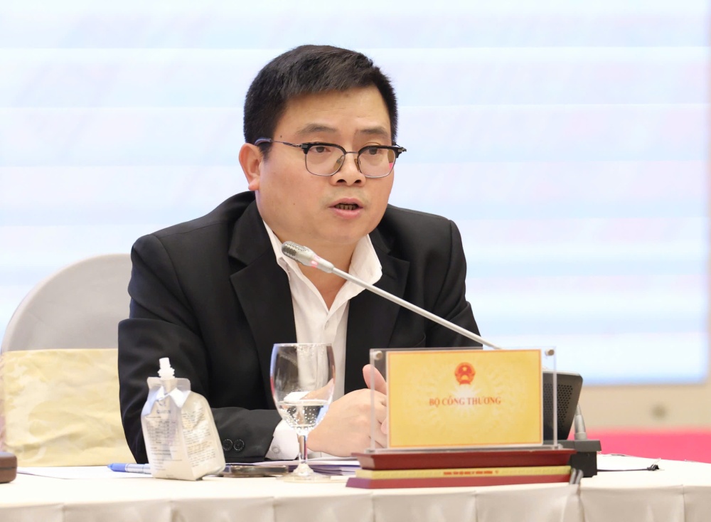 Deputy Minister of Industry and Trade Truong Thanh Hoai spoke about responding to US counterpart taxes at a press conference on the afternoon of April 6. Photo: Pham Dong