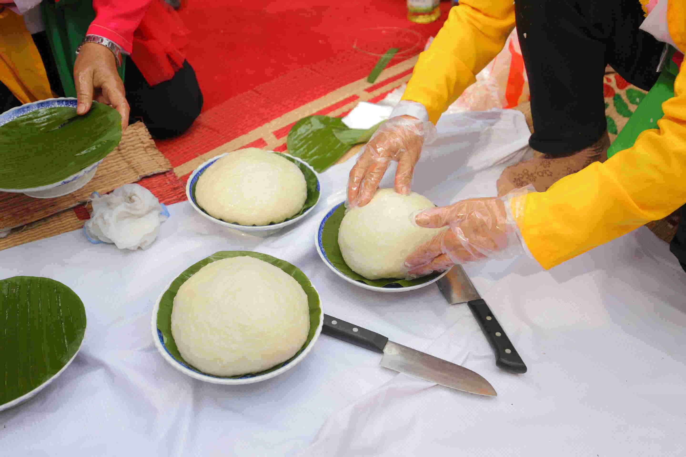 An Lac shoe cake is not only a delicious dish but also has a special meaning. Photo: Mai Huong