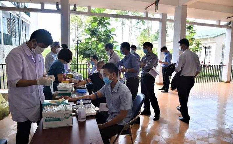 Workers in Dak Nong are supported with periodic health check-ups. Photo: Ha Vy