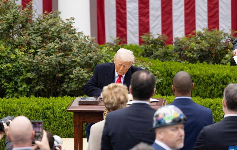 US President Donald Trump signed a decree announcing global counterpart tariffs on April 2, 2025. Photo: Xinhua