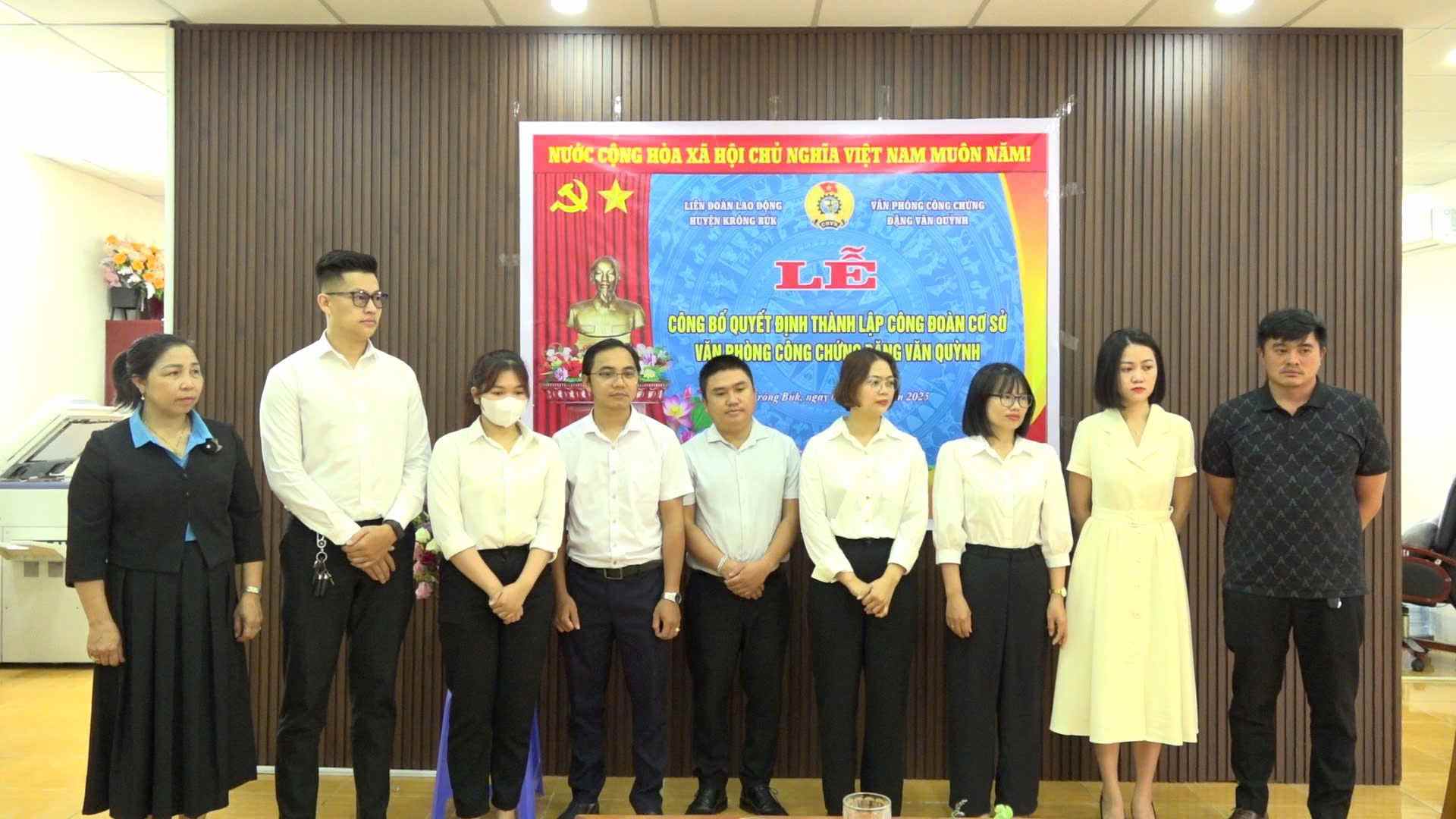 The Dang Van Quynh Notary Office Union has just been established and admitted 8 union members. Photo: Luu Thi Hoa