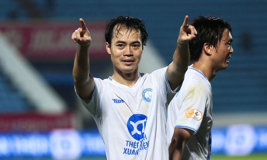 Nam Dinh leads V.League 2024-2025 after round 17. Photo: NDFC