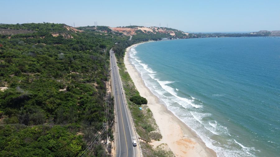 Coastal road in Mui Ne. Photo: Duy Tuan