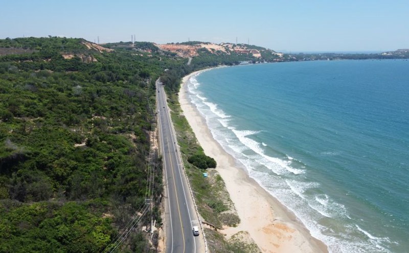 Coastal road in Mui Ne. Photo: Duy Tuan