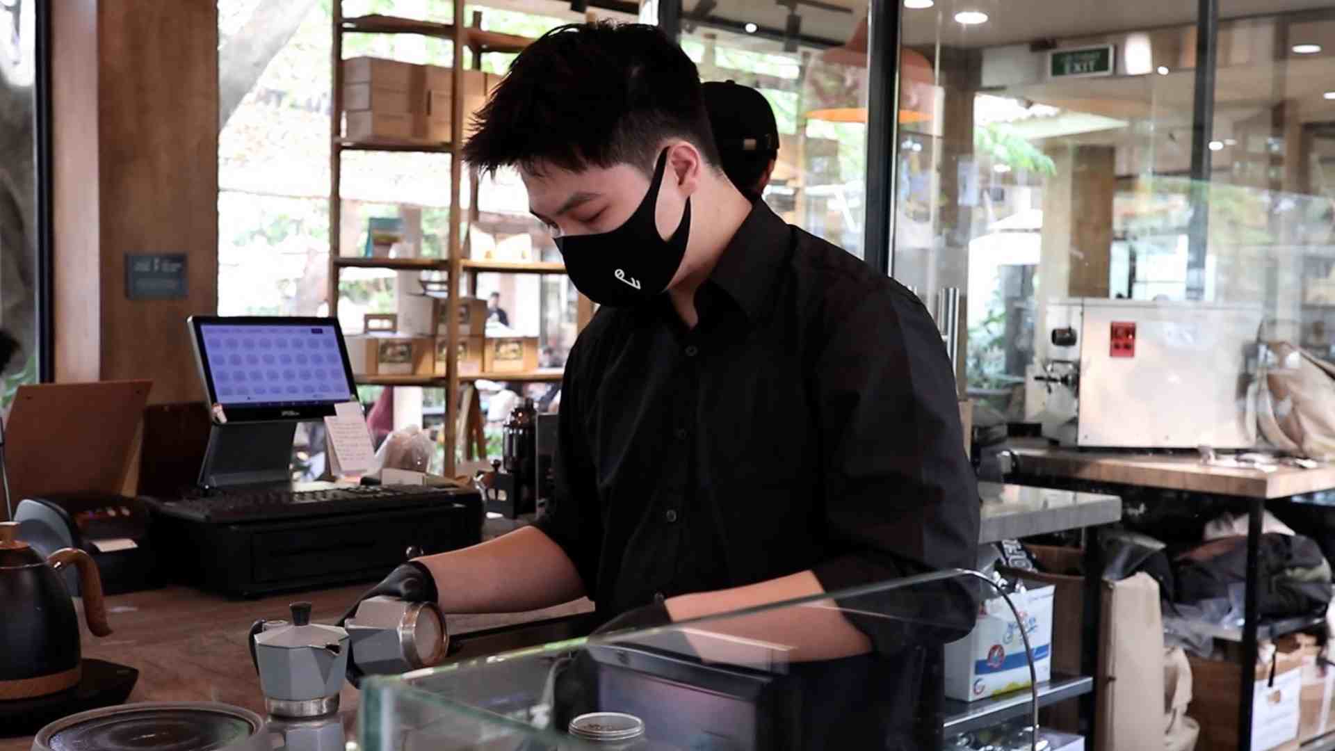 Finding a job is a process that requires strategy. Many people make small mistakes but miss opportunities. Photo: Huyen Trang