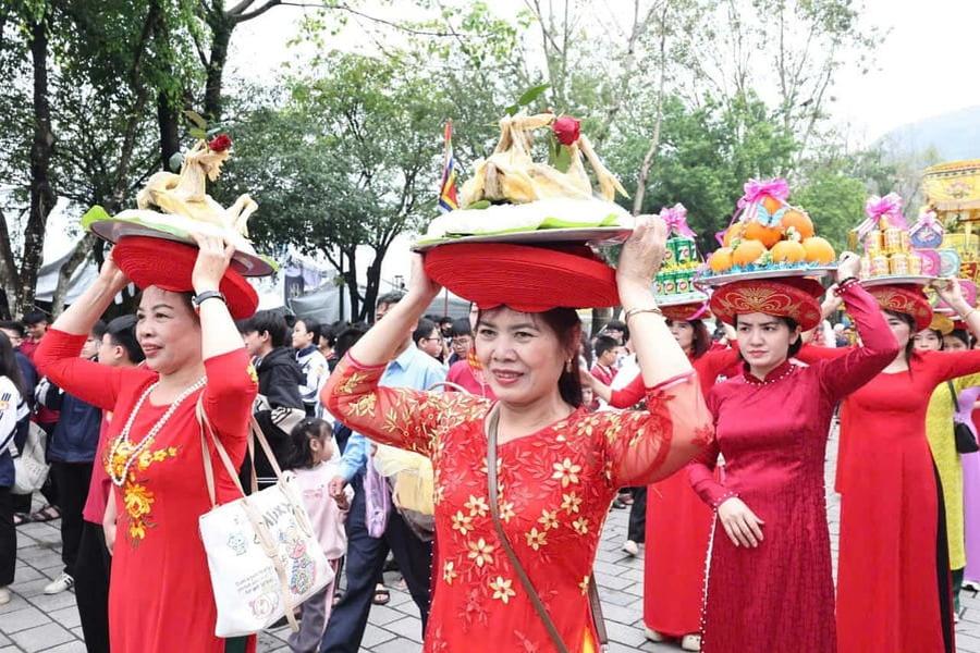 Cung voi cac nghi le truyen thong, Le hoi Hoa Lu nam 2025 duoc to chuc voi nhieu hoat dong van hoa dac sac, thu hut dong dao nguoi dan va du khach. Anh: Nguyen Truong