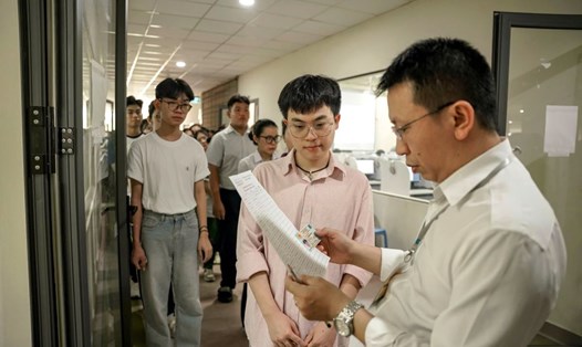 Thí sinh tham dự kỳ thi đánh giá năng lực chuyên biệt do Trường Đại học Sư phạm TPHCM tổ chức. Ảnh: Chân Phúc