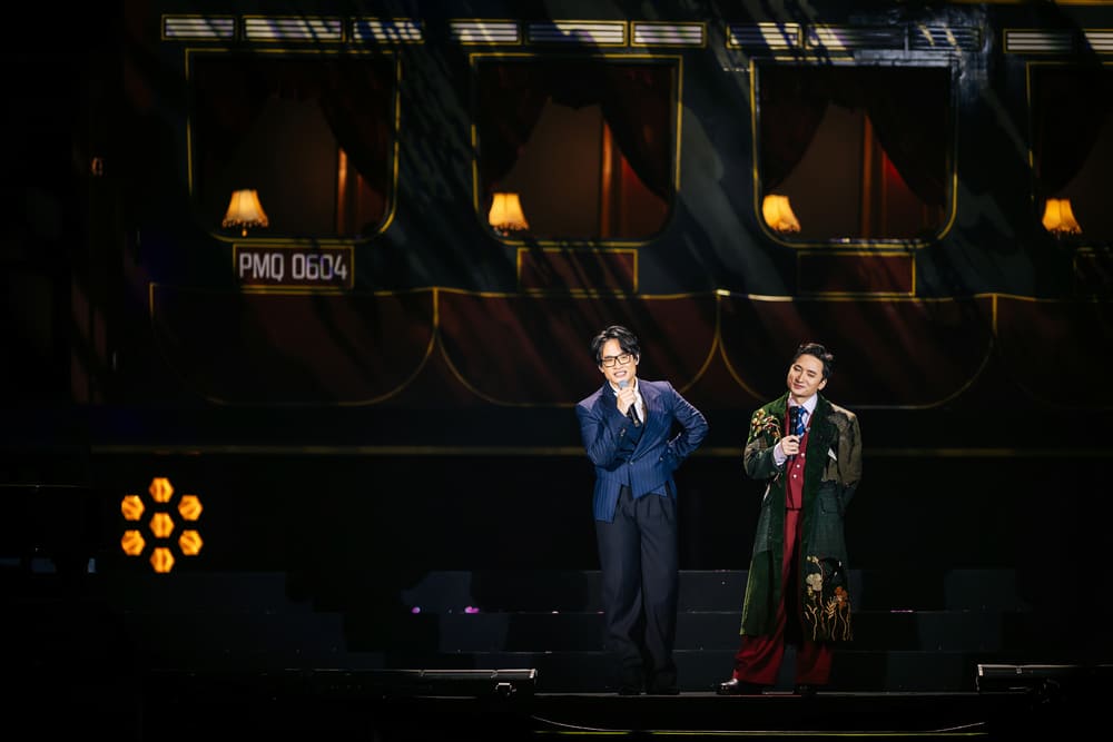 Anh khang dinh: “Khong phai nhieu dieu co the keo dai ca thap ky. Ha Anh Tuan tin am nhac cua Phan Manh Quynh se con nhieu thap ky hon nua”. Nam ca si con nua dua nua that canh cao Phan Manh Quynh khong duoc quen minh. Anh: NVCC