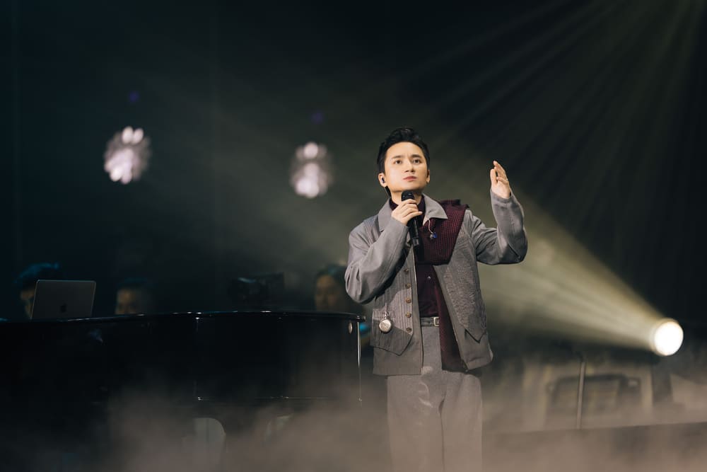 Phan Manh Quynh was full of emotions when bringing "The Train: Spring" to the capital's audience. Photo: Interviewee