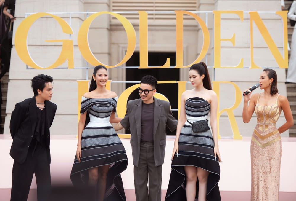 Miss Do Thi Ha and supermodel Hoang Thuy performed in a show by designer Ha Duy. Photo: Truong Gia Huy