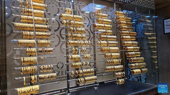 Giá vàng rơi xuống đáy ngắn hạn giữa làn sóng bán tháo