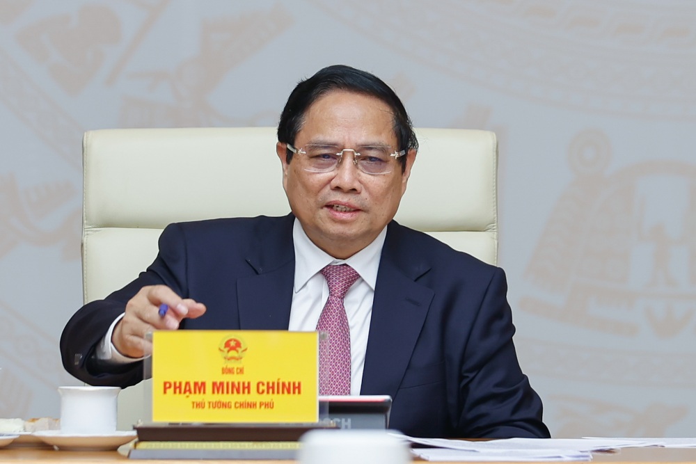 Politburo member and Prime Minister Pham Minh Chinh emphasized the need to fight against importing goods from third countries for export to the US. Photo: VGP