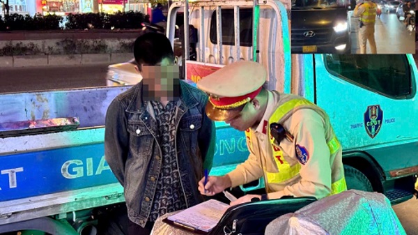 Traffic police inspected and handled limousine vehicles with license plate 17B-022.xx violating the complaint via iHanoi. Photo: CA Hanoi