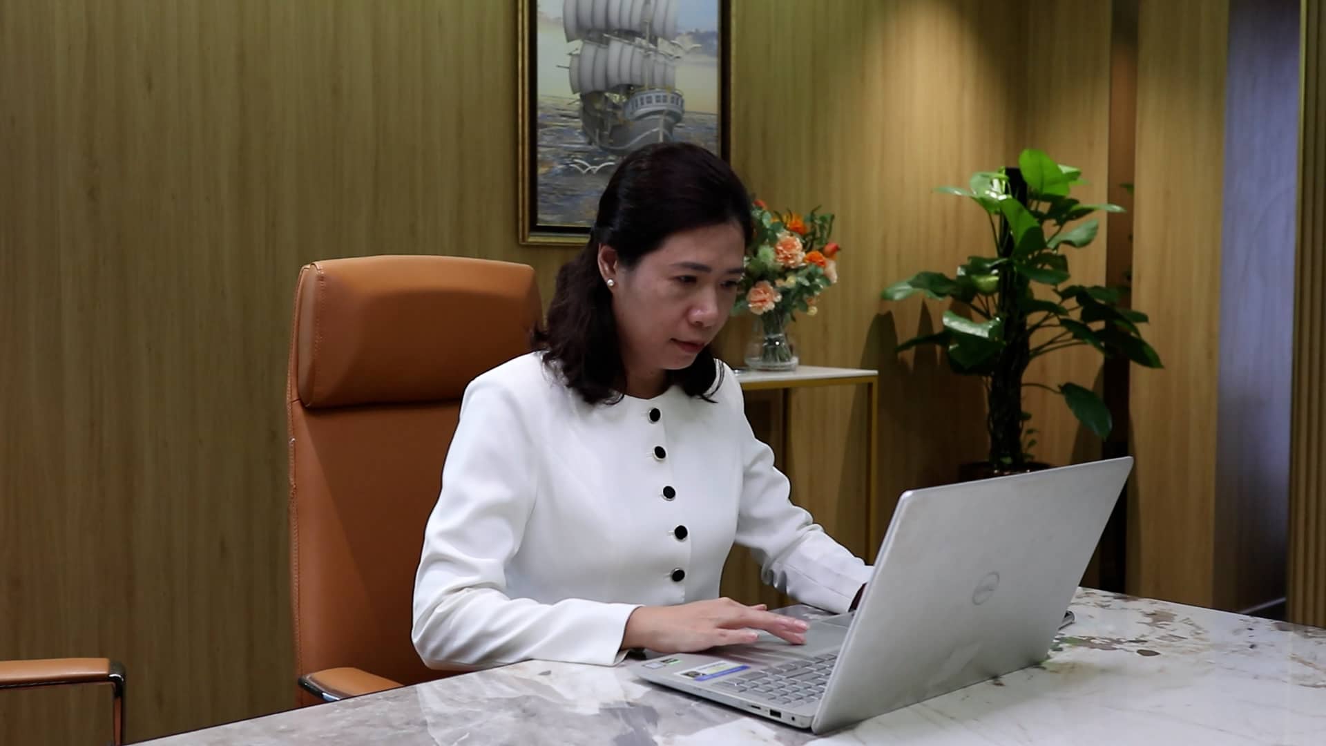 Having a child is a big decision, not only emotionally but also a long-term financial problem. Photo: Huyen Trang