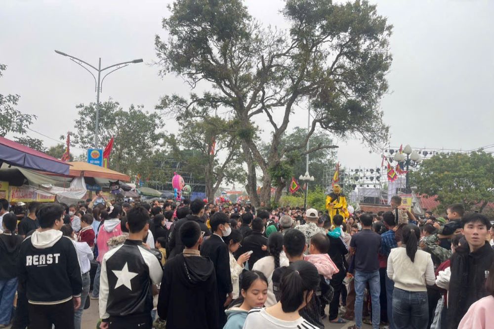 Cac hoat dong vui choi, van hoa dau tien tai Den Tien La truoc gio khai hoi thu hut dong dao nguoi tham gia. Anh: Nam Hong