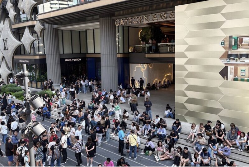 Bangkok residents fled the shopping mall after the March 28 earthquake. Photo: AFP
