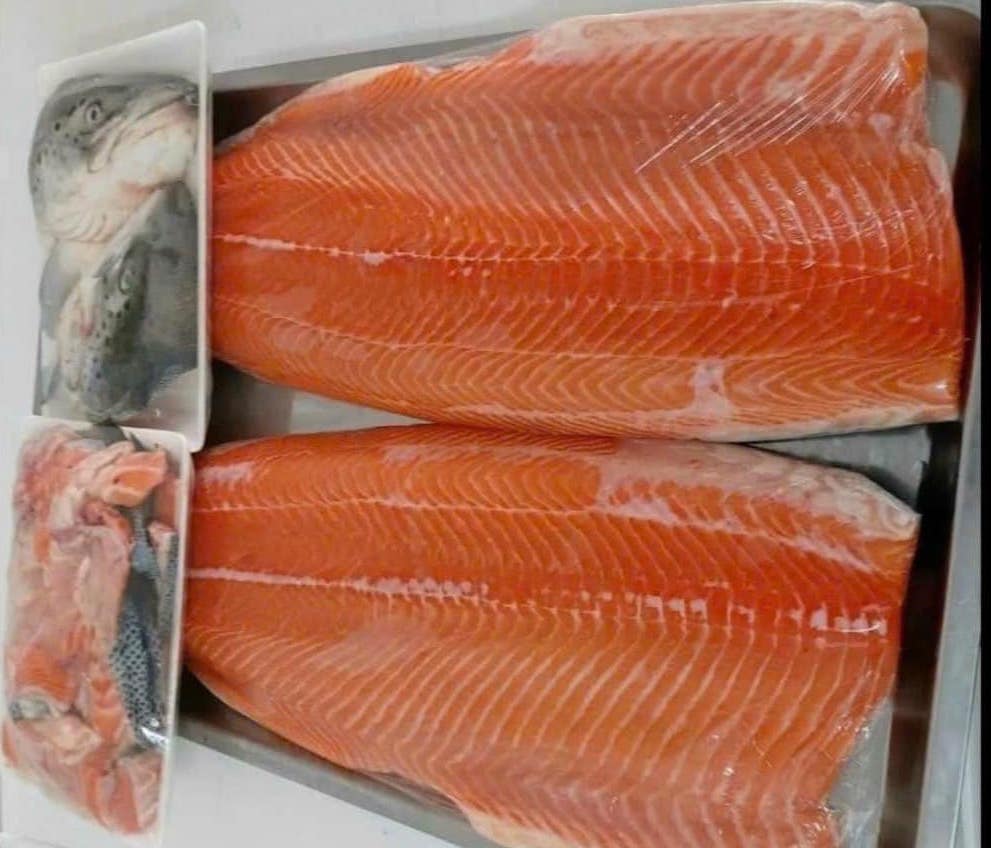 Properly prepare salmon at home to help control blood pressure. Photo: Kieu Vu