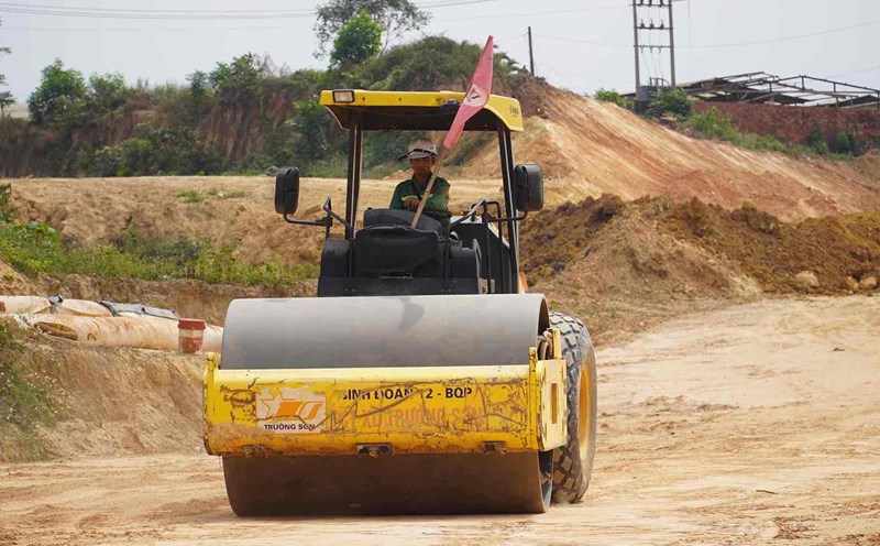 Package of 18 component projects 1 of Bien Hoa - Vung Tau Expressway is under construction through the ceremony. Photo: HAC
