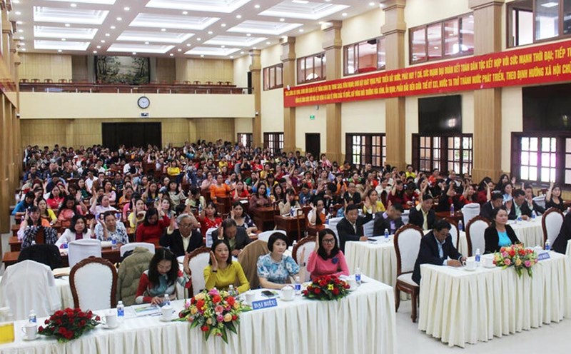 Voted to approve the resolution of the 2025 Workers' Conference at Da Lat Urban Services Joint Stock Company. Photo: Cam Nhung