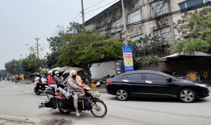 The authorities are studying the application of a roadmap for motorcycle emission inspection. Photo: Xuyen Dong