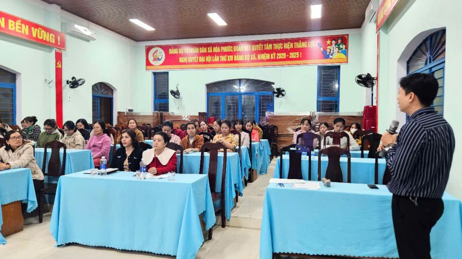 The Hoa Vang District Labor Federation, Da Nang City organizes propaganda and mobilization to develop union members and establish grassroots unions. Photo: Tra Van
