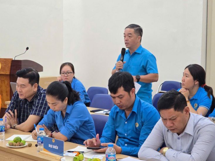 Mr. Huynh Vinh Lam, Vice Chairman of the District 1 Labor Federation, Ho Chi Minh City, suggested that it is necessary to improve the skills and qualifications of social criticism of union officials. Photo: Nam Duong