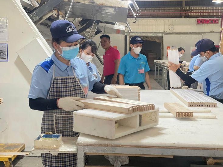 Workers of Cua Y A Chau Technology Co., Ltd. (Khanh Binh ward, Tan Uyen city, Binh Duong province). Photo: Dinh Trong