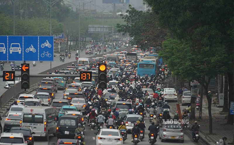 Crowds flock to Hanoi on the last day of the Hung Kings' Commemoration Day